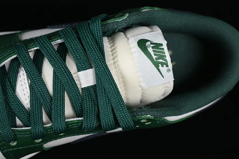 All Categories Nk SB Dunk Series Nk SB Dunk Low Low-top sneakers Cost-effective version Nk Dunk Low "Gorge Green" Retro white and green SB low-top sports and leisure sneakers DD1503-300